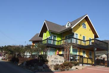 Bed and Breakfast Millennium Smile Pension