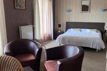 ホテル Hostellerie Saint Clément