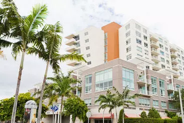 Отель Sky City Suites at Midtown