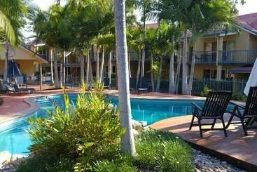 Апартаменты At Beach Court Holiday Villas