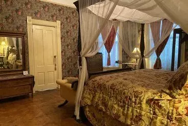 مبيت وإفطار The Queen Anne Inn