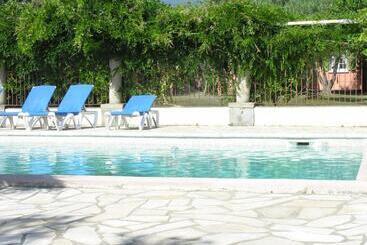 هتل Chambres D Hôtes Le Clos Des Oliviers