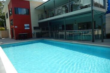 Отель Ingenia Holidays Middle Rock