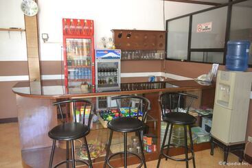 호텔 Antonio S Apartelle & Suites