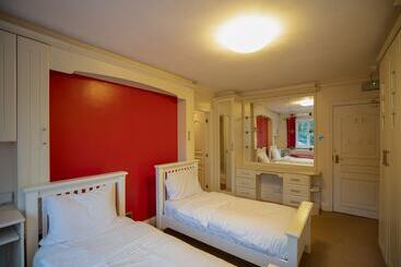 פנסיון Oakcroft Guesthouse Manchester Airport