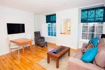 آپارتمان Royal Athenaeum Suites