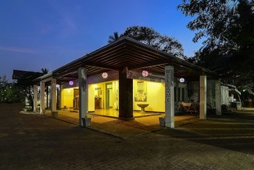 Hangover Hostels Seeduwa