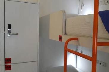 Hangover Hostels Seeduwa