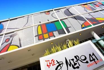 בית מלון כפרי The Miro Apartments