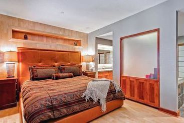 Otel Village Ford Hall