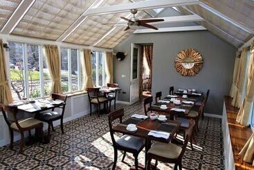 Pensione Victoria Square & The Orangery