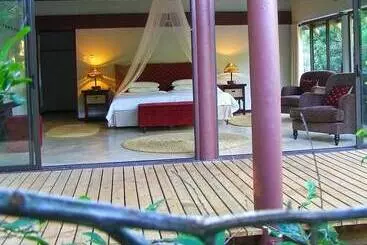 Отель Leopard Walk Lodge