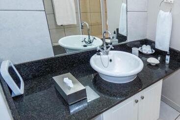 بنسيون Sheilan House