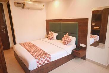 בית מלון כפרי Royal Tela Near Igi Airport Delhi