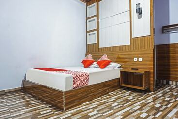 Szálloda Oyo 90925 Penginapan Dafandra Beach