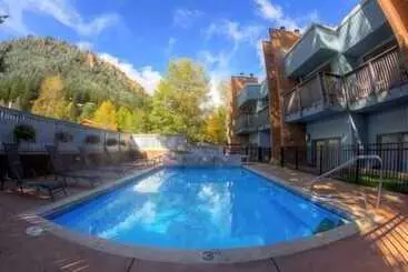 آپارتمان‌های توریست‌ها Shadow Mountain Lodge