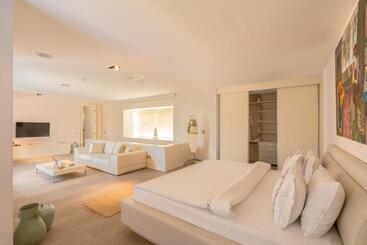 Casa Dell Arte Hotel Of Arts & Leisure