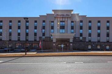 فندق Hampton Inn Emerson Lakepoint