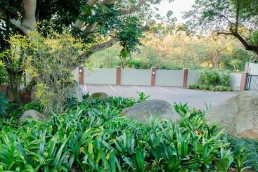 פנסיון 85 Ehmke Guesthouse