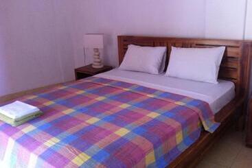 ペンション Amed Sari Beach Guesthouse