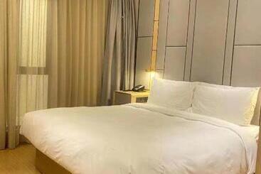 Ji Hotel Shanghai Jiangwan Town Metro Station