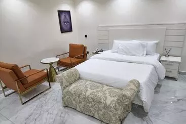 هتل Luxol Homes And Suites