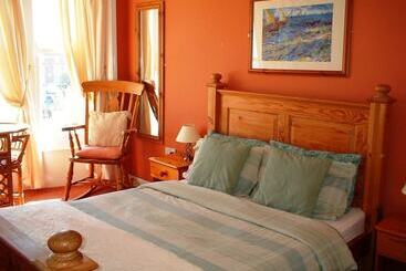 민박 The Bourneville