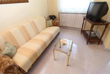 호텔 Apartments Antonija