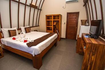 בית מלון כפרי Oceans 5 Dive Resort