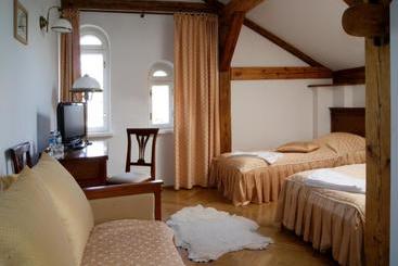 Отель Folwark łochów