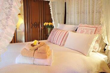 קוטג'' Mary Cards Coach House