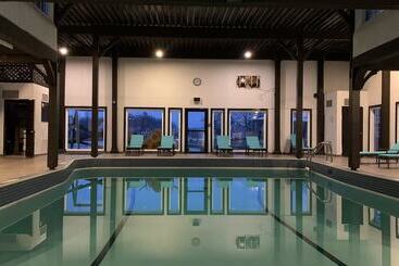 מוטל Lagoon City Pier One Resort