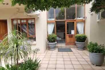 פנסיון Rene S Guest House