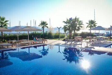 בית מלון כפרי Yacht Club