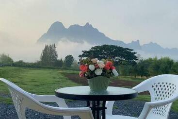 ไร่วิวทิวเขา ลานกางเต็นท์ ฟาร์มสเตย์