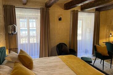 Bed and Breakfast Babel Suites