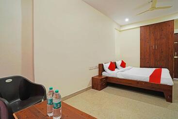 酒店 Oyo Flagship 81356  Blue Moon