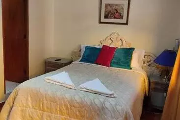 تختخواب و صبحانه Andean Hostel