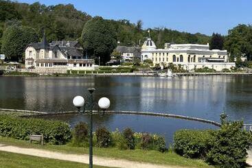 민박 Manoir De La Prise Tarot