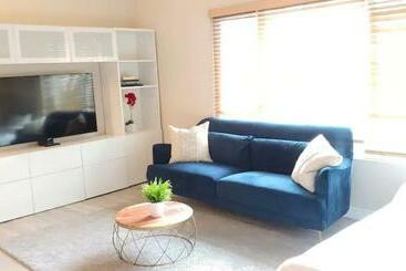 住宿加早餐 Bright And Modern Room With City Views