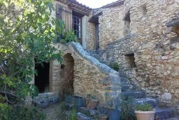 Majatalo Le Jas Des Aiguiers