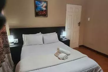 ペンション Jomus Guest House