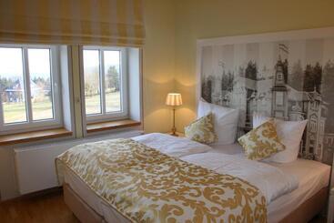 فندق & Café Daheim