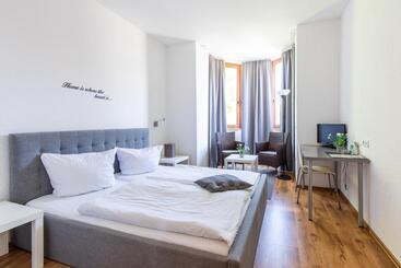 هتل Garni Zum Dorfbrunnen