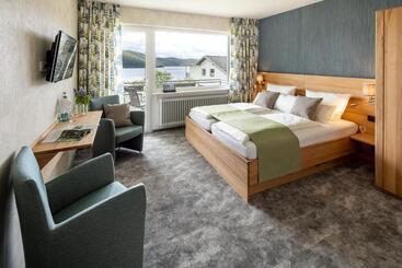 Plusnaturhotel Direkt Am Ederseeufer Waldhotel Wiesemann Und Ferienapartments