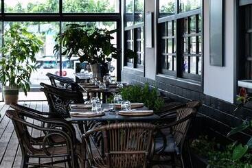 호텔 Hôtel Du Midi Plage