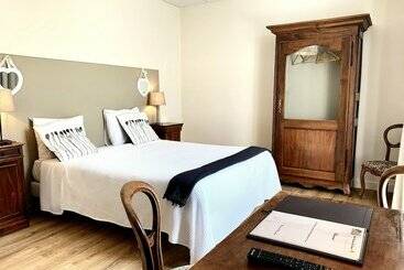 Отель Hôtel Restaurant La Désirade