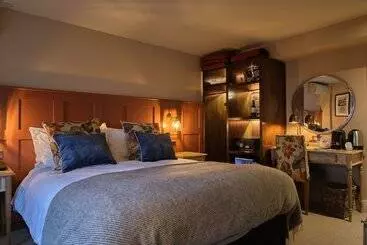 Hotel The Bear Esher