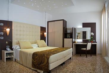 هتل Locanda De La Spada