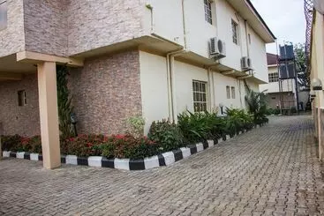 هتل Tivoli Residence & Bar